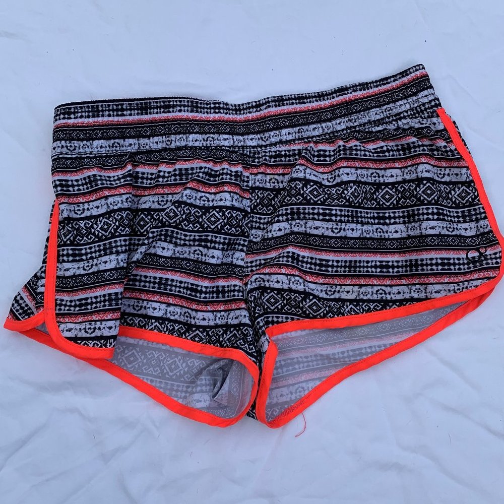 OP tribal design shorts (M)